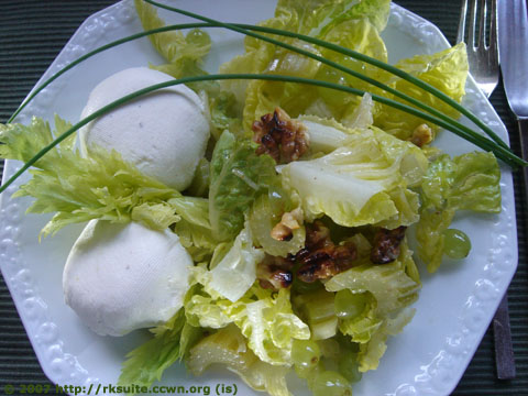 Salat mit Selerie und Frischkäse