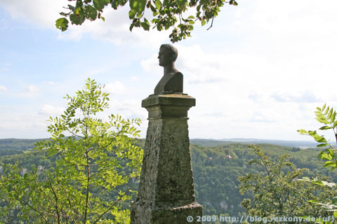 Hauff-Denkmal beim Schloss Lichtenstein