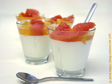 Joghurt mit mazerierten Grapefruit und Orangen