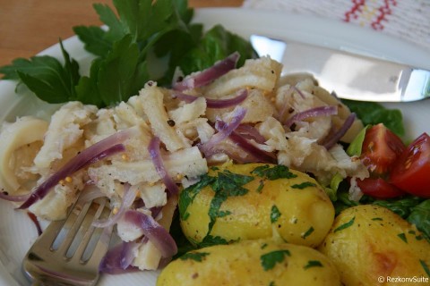 Kuttelsalat mit Butter-Kartoffeln